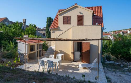 Cozy Apartment In Zlarin With Wifi