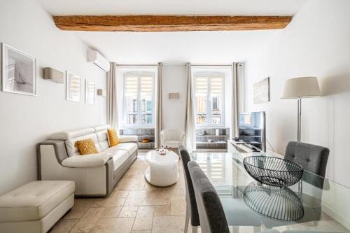 LE MEYNADIER lumineux dans le centre historique, proche des plages et Palais