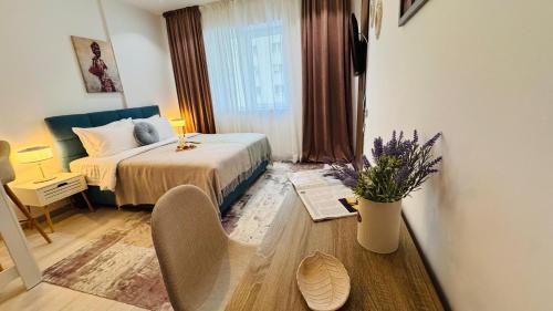 Postel nebo postele na pokoji v ubytování Deluxe Studios - Perfect for Short or Long Stays