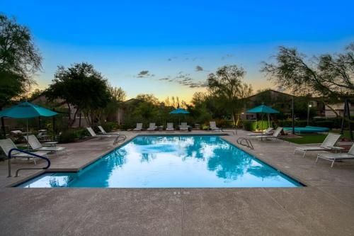 Πισίνα στο ή κοντά στο Modern 3-BR Condo near Kierland Commons
