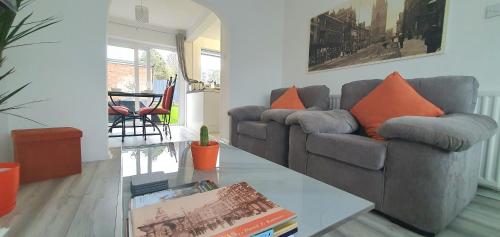 a living room with a couch and a table at 3 bedroom guest House in Brierley hill Contractors & Families Welcome DY5 in Woodside
