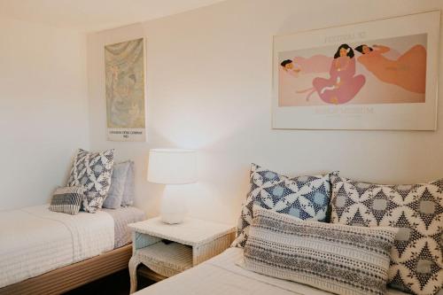 En eller flere senge i et værelse på The Spoleto