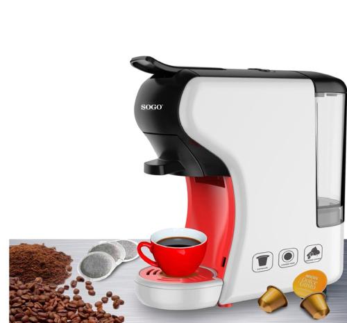 une cafetière avec une tasse de café dans l'établissement Appartement T3 Anglet 67m2, à Anglet