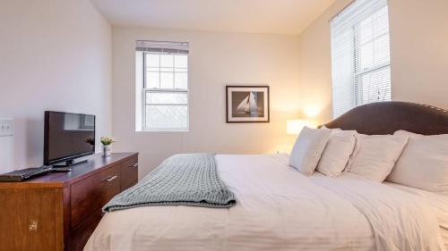 Katil atau katil-katil dalam bilik di Spacious Private Luxury Apt