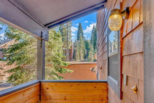Μπαλκόνι ή βεράντα στο Beautiful 3BR Ski-in,Ski-out Donner Condo