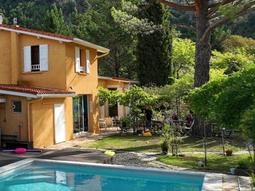 a house with a swimming pool in a yard at Chambres d'Hôtes - Le Pin des Arches in Digne-les-Bains
