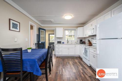 Dapur atau dapur kecil di Rest and Relaxation Z's at Slayton Lake