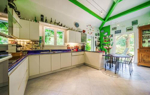 Pet Friendly Home In Aix-En-Provence
