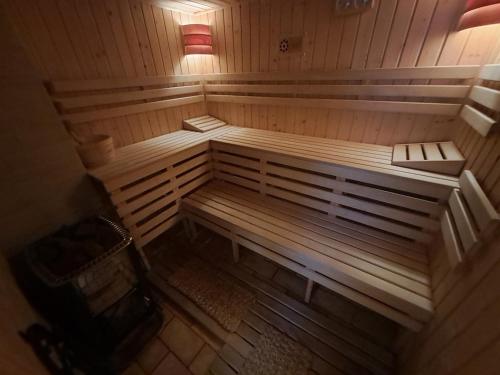 an overhead view of a sauna with two benches at Nagy Lak I. in Sub Cetate