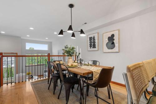 a dining room with a table and chairs at LakeView Queen Anne 3BR Townhome in Seattle