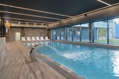 Deluxe Apartament Baltic Wave, Basen, Siłownia, Parking by Noclegi Renters