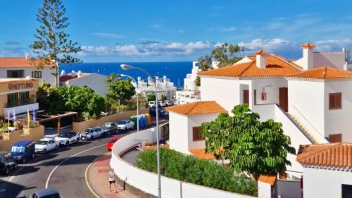 MarketHome Bouganvillas 2