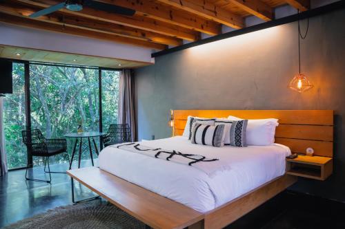 Postel nebo postele na pokoji v ubytování Casa Chichipicas Hotel Boutique