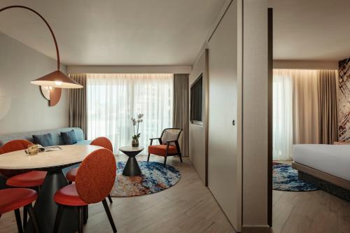 Postel nebo postele na pokoji v ubytování Hyatt Centric Malta