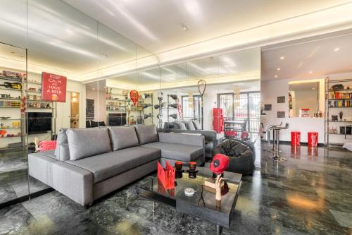 Comics Roma Penthouse, Funny Flat Nearby Colosseum