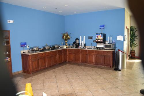 Příslušenství pro přípravu čaje a kávy v ubytování Best Western Oasis Inn