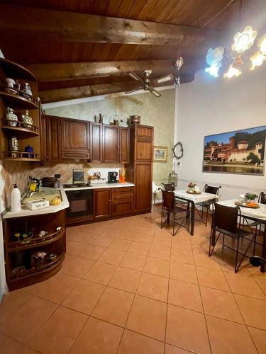 Кухня или мини-кухня в B & B La Ca' Di Massuc
