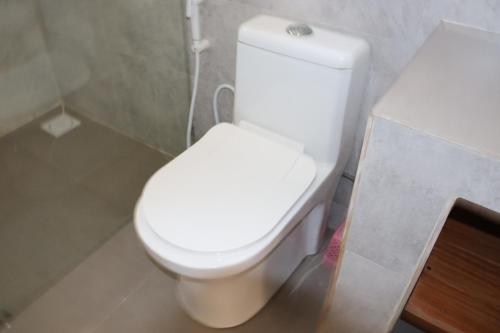 Bilik mandi di B Home Zanzibar