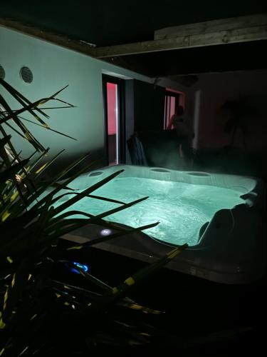 Bazén v ubytování Eden Forest & Spa nebo v jeho okolí