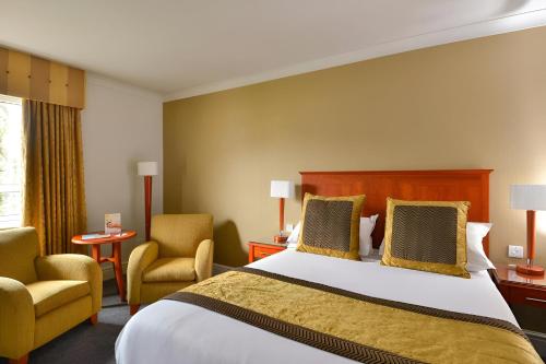 Un ou plusieurs lits dans un hébergement de l'établissement Mercure Manchester Norton Grange Hotel & Spa