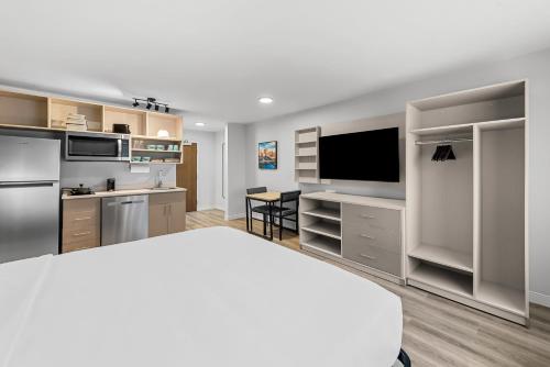 a large kitchen and living room with a large bed at MainStay Suites Columbus North - Worthington in Columbus