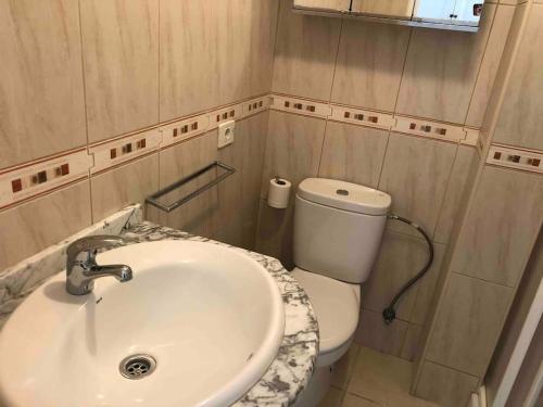 Et badeværelse på Parque Santiago 2 2 bedroom 3 bathroom duplex