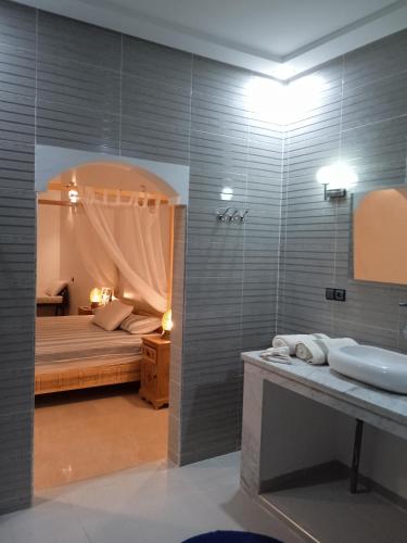 Una cama o camas en una habitación de Kasbah ben hamou
