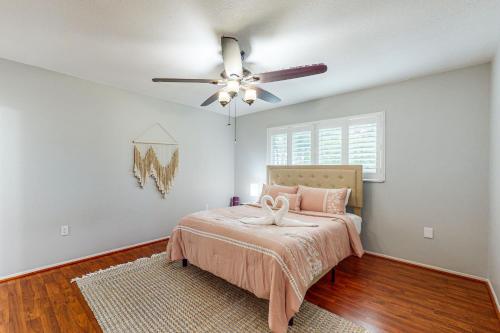 a bedroom with a bed and a ceiling fan at Crystal Palms in Palm Harbor