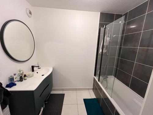 Koupelna v ubytování Chambre privée avec bureau