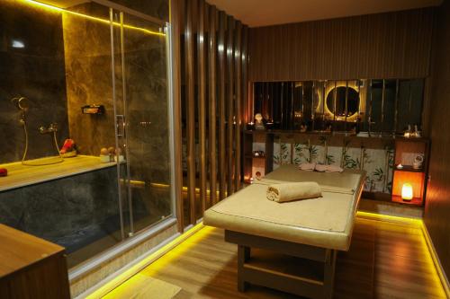 A bathroom at The Hera Platinum Hotel