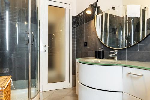 Citylife View and 10 Minutes by Walk Modern Apartment