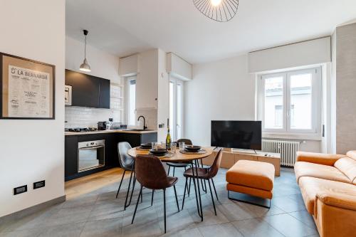Citylife View and 10 Minutes by Walk Modern Apartment