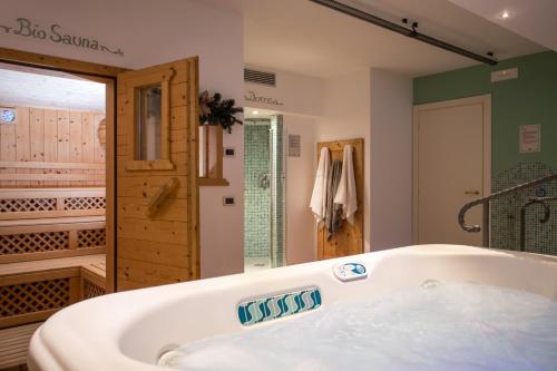 a large bathroom with a tub and a shower at Park Hotel Sacro Cuore in Cavalese