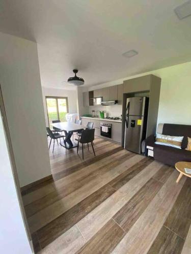 a living room and kitchen with a table and chairs at Rent Suite Jama Manabí Deluxe in Jama