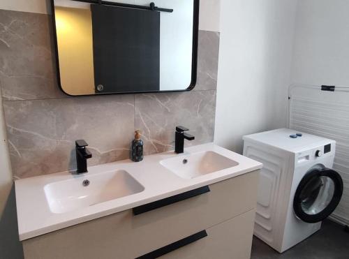 Fotografie z fotogalerie ubytování ღ Delfosse - 3 chambres, extérieur et Wifi Fibre v destinaci Douai