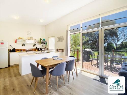 a kitchen and dining room with a table and chairs at Moya's Villa - Phillip Island Cowes Resort Escape in Cowes