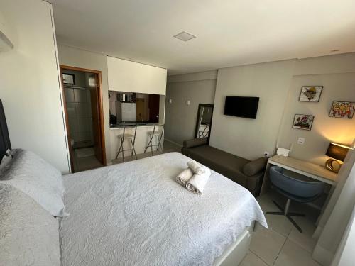 a bedroom with a bed with a towel on it at Flat localizado a 200m Shopping Recife, bem Perto da Praia de Boa Viagem e com Wi-Fi 400Mbps in Recife