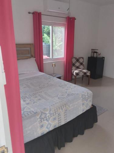 Cama o camas de una habitación en Comfy Guest Rooms
