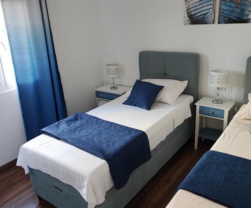 Apartments by the sea Rogoznica - 11929