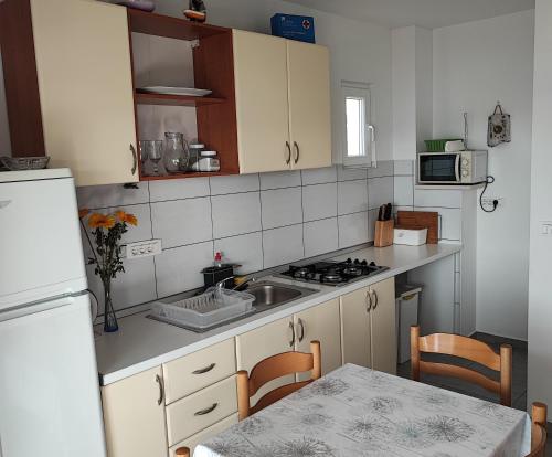 Apartments by the sea Rogoznica - 11929