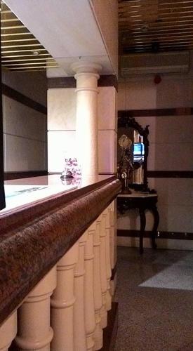a bar in a building with a table and a television at Albergaria Malaposta in Pegões