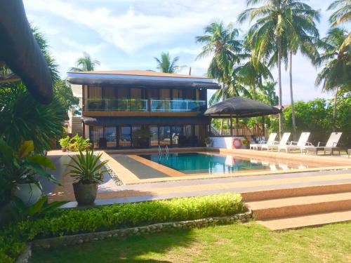 Bazén v ubytování Ananyana Leisure Beach Resort nebo v jeho okolí