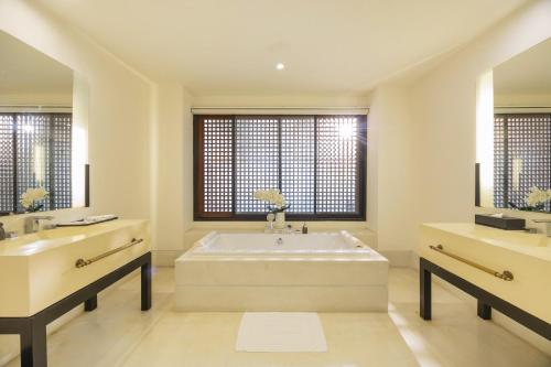 Ένα μπάνιο στο The Palayana Hua Hin