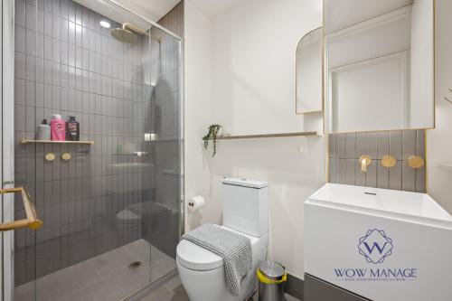 Bilik mandi di WOW Apartment on Clarendon
