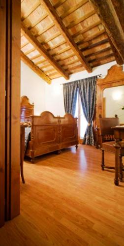 a bedroom with a bed and a mirror in a room at Agriturismo Villa Mocenigo in Mirano