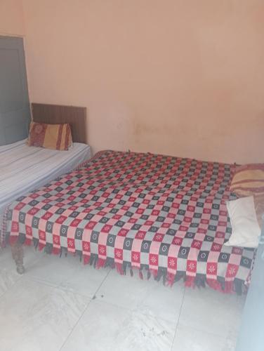 Cama o camas de una habitación en Ever Green Guest House Travel & PG デリー日本 人 宿