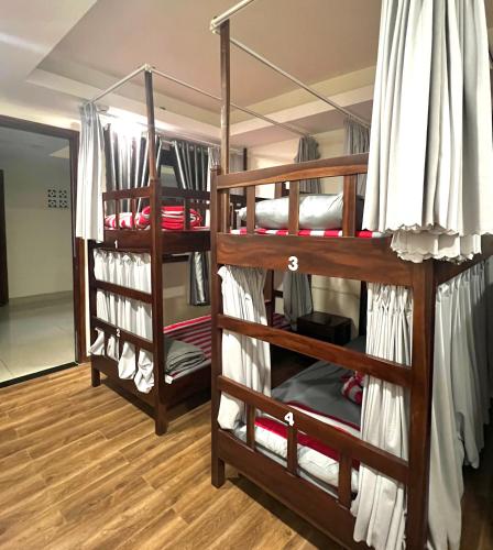 Кровать или кровати в номере Le Grey Dalat Hotel