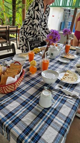 Comida en la casa de huéspedes o alrededores