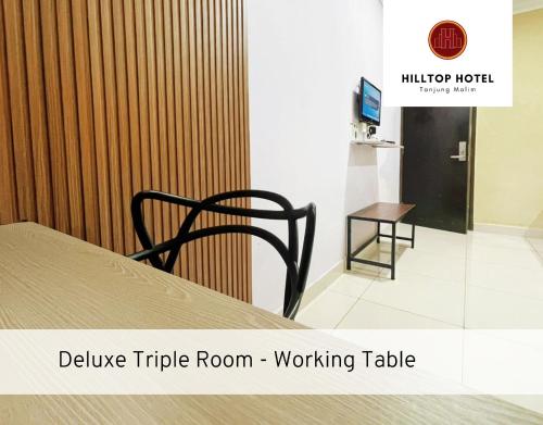 Postel nebo postele na pokoji v ubytování Hilltop Hotel Tanjung Malim