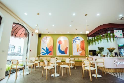 Ресторан / где поесть в Palette Collect's Boutique Hotel Ha Long